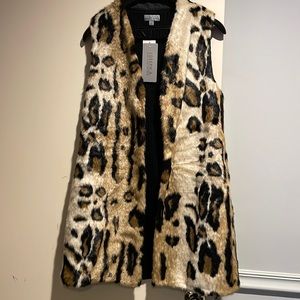 NWT Animal print faux fur A line vest, knit back